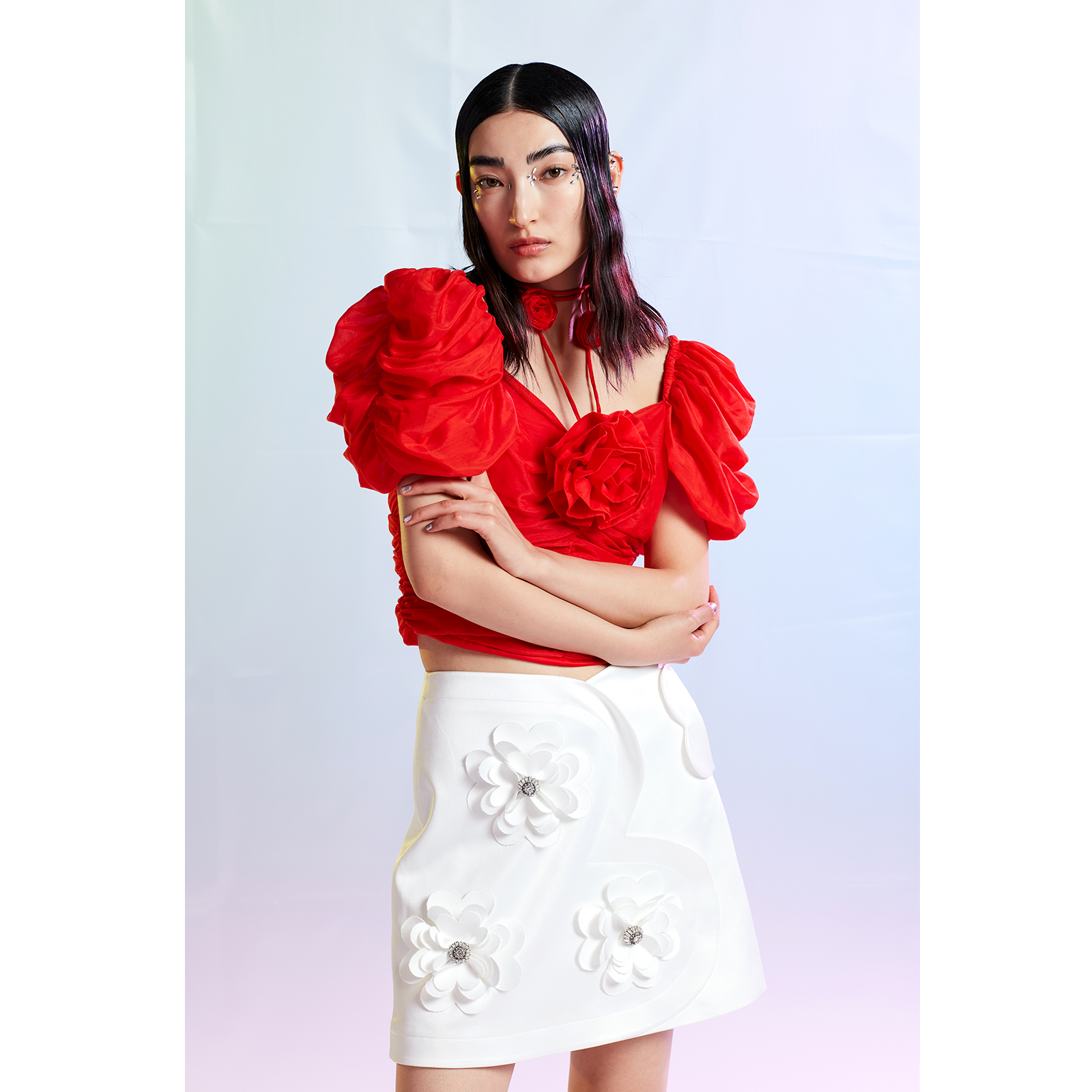 红色丝棉玫瑰系带泡泡袖衬衫