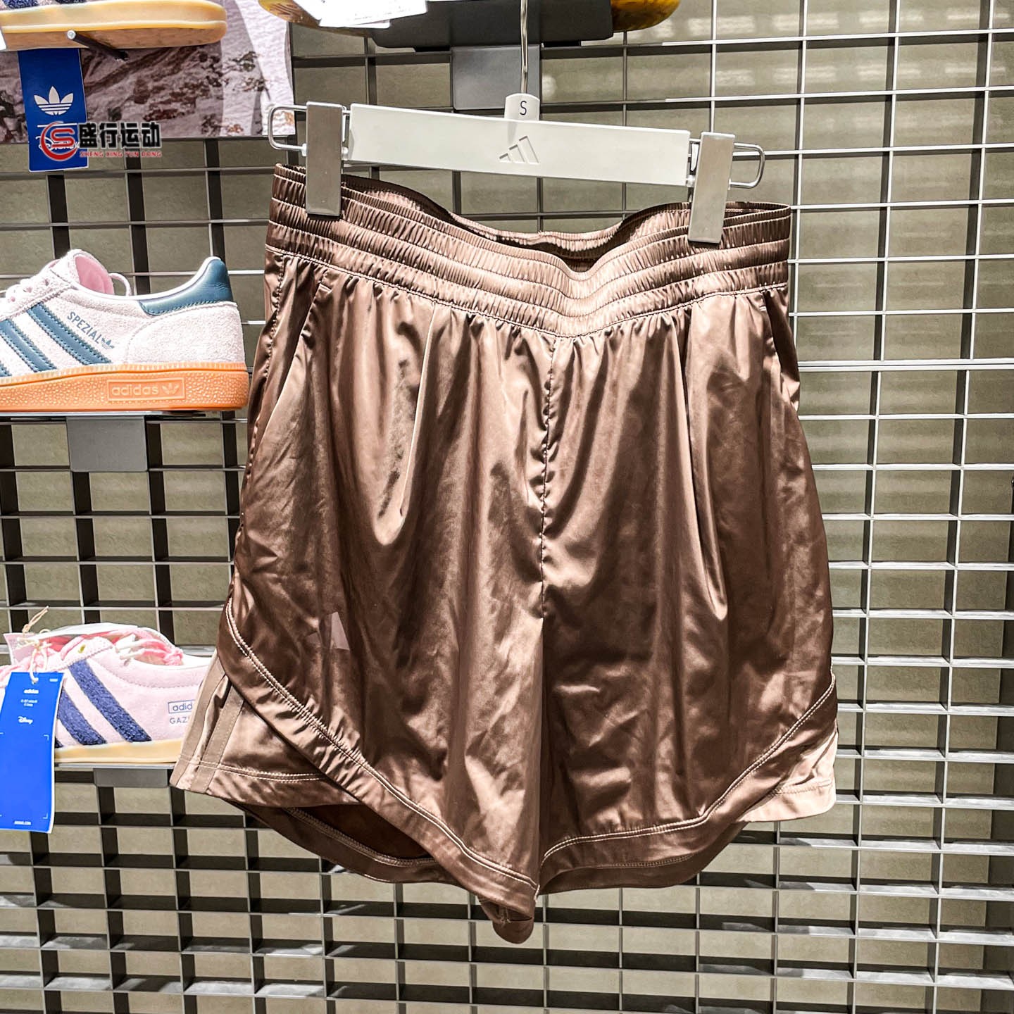 Adidas阿迪达斯女装2026秋季复古透气速干中腰运动休闲短裤KX0227