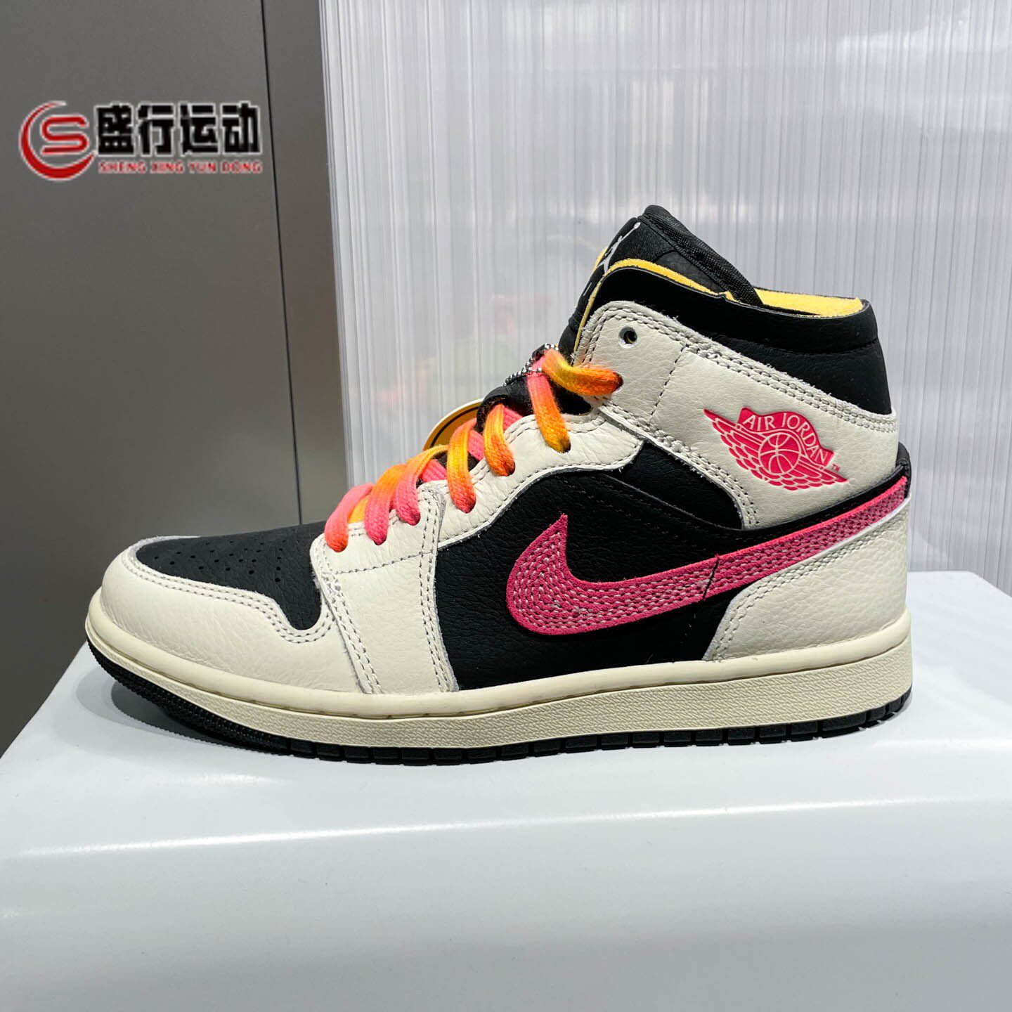 Nike耐克女子2026春季AJ1经典拼色耐磨缓震中帮篮球鞋 IB7007-107