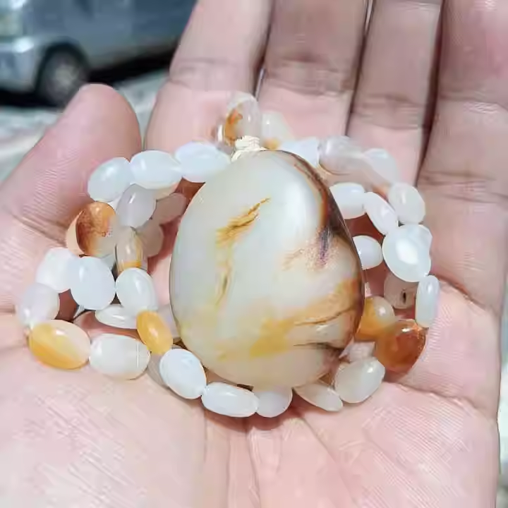 新疆和田玉籽料原石项链挂件