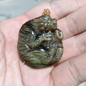 和田玉碧玉高冰灵活黄金猫眼吊坠