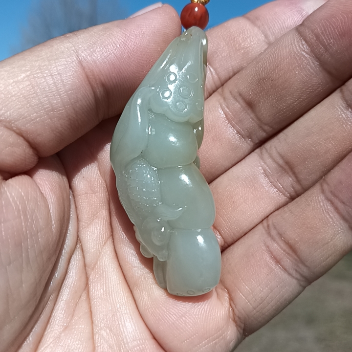 新疆和田玉且末糖挂件吊坠