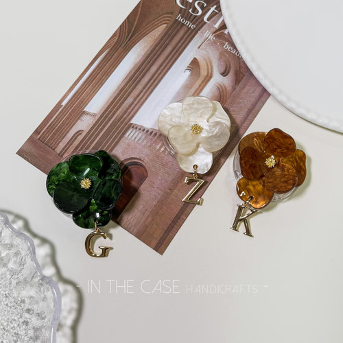 字母吊坠流沙立体花磁吸手机支架