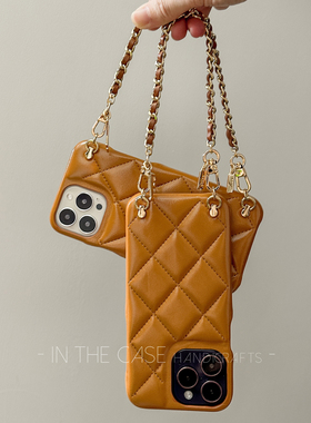 InTheCase秋冬氛围感美拉德复古简约17ProMax时髦落叶黄菱格纹vintage手机链油蜡皮半包手机壳适用于iphone16