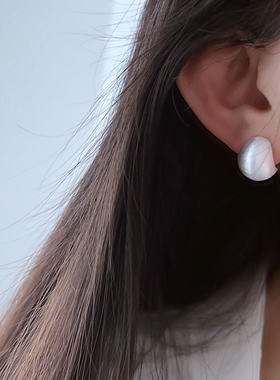 高级感拉丝耳圈银色雾面蚊香盘耳夹女小众轻奢无痛硅胶耳饰2024新