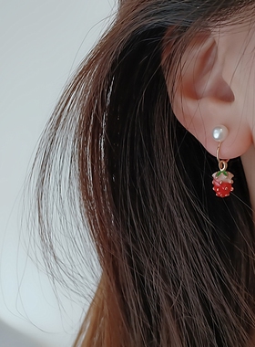 甜蜜小草莓蚊香盘耳夹日韩清新百搭硅胶垫耳饰无痛无耳洞2022新款