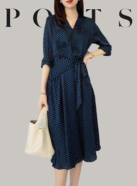 大牌2026秋季女设计感v领长袖波点连衣裙高级感收腰显瘦中长a字裙