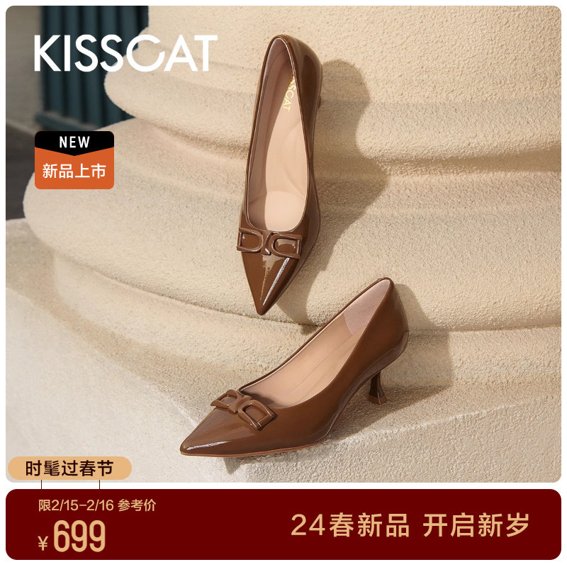 KISSCAT接吻猫[瑰丽系列]24春新烤漆饰扣尖头高跟鞋法式细跟单鞋