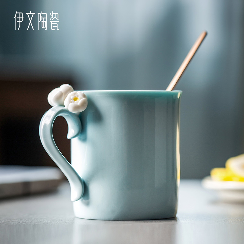 伊文陶瓷女生捏花杯子陶瓷马克杯带勺家用早餐杯办公室咖啡杯水杯