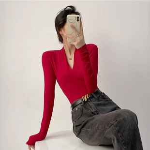 常规/加绒 设计感小V领修身长袖T恤女内搭秋冬季洋气打底衫上衣