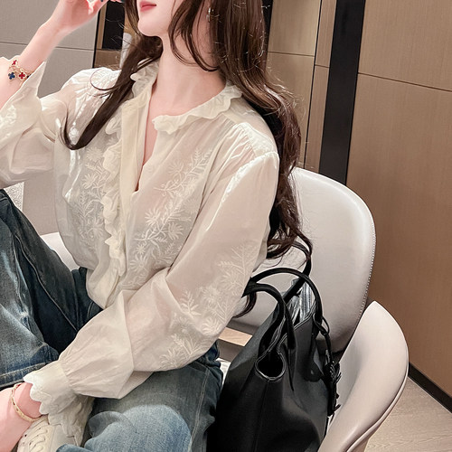 衬衣女款2026新款秋法式艺术系上衣遮肉设计感重工刺绣长袖白衬衫