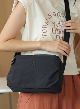 小方包休闲2025新款妈妈斜挎包轻便防水牛津布帆布女包中老年背包