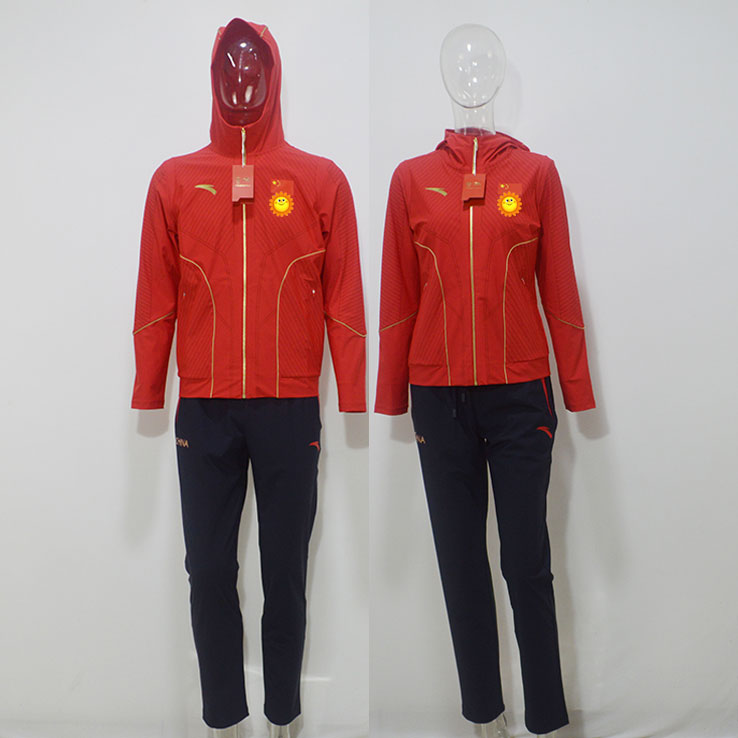 安踏赞助中国代表团运动热身服