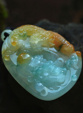 红黄蓝翡翠降龙罗汉挂件蛟龙吊坠糯冰种缅甸玉石天然A货收藏 0861