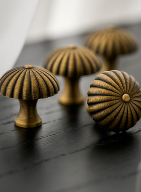 屿铜柜门黄铜拉手轻奢衣柜门抽屉橱柜古铜色创意柜子法式单孔把手