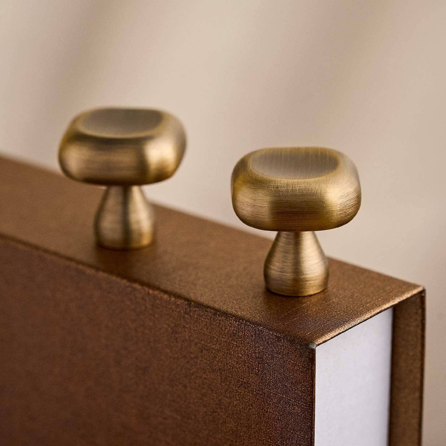 屿铜法式复古黄铜柜门拉手抽屉橱柜衣柜门古铜色创意单孔柜子把手