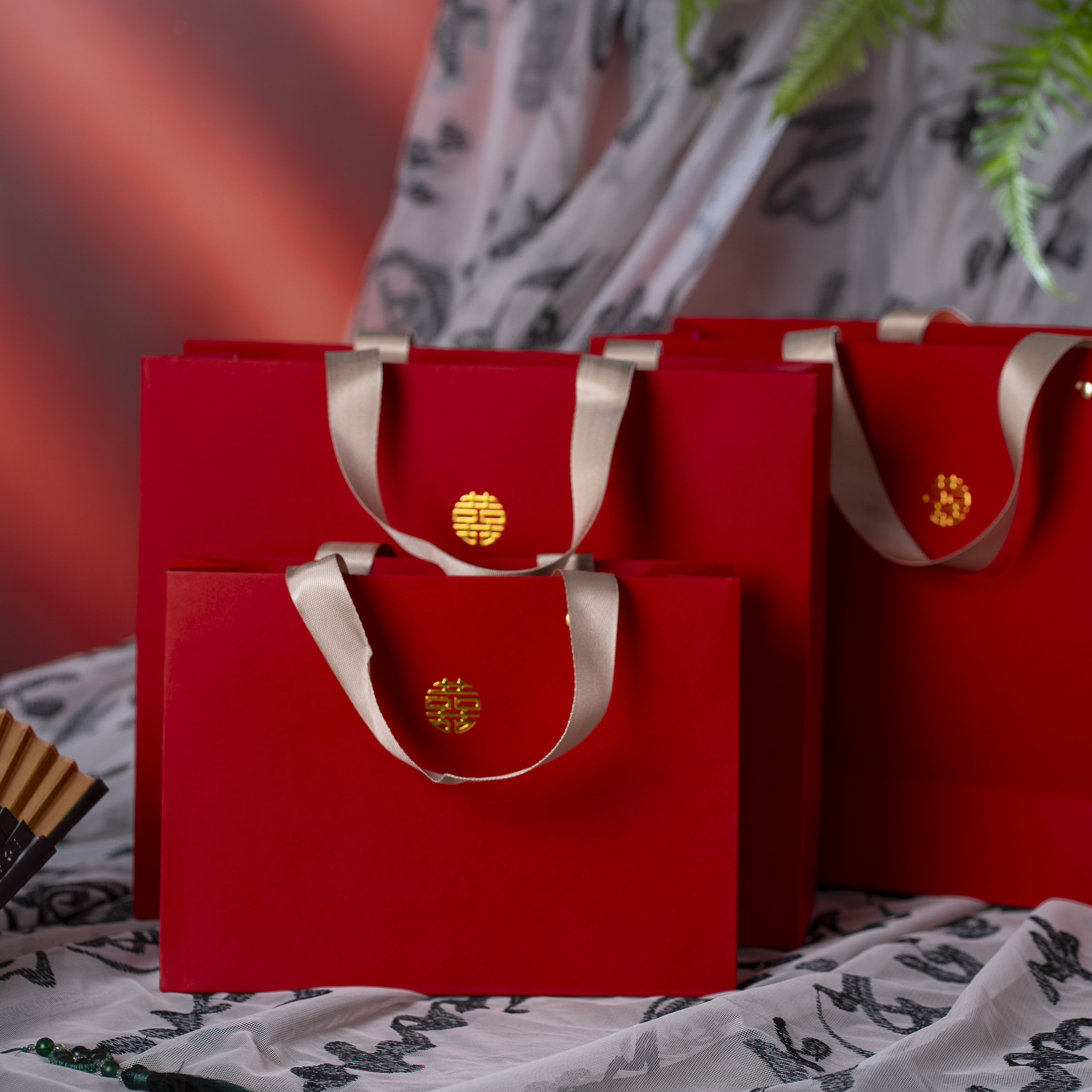 Ins风红色礼品袋加厚高档特种纸手提袋结婚订婚喜庆礼物包装袋字