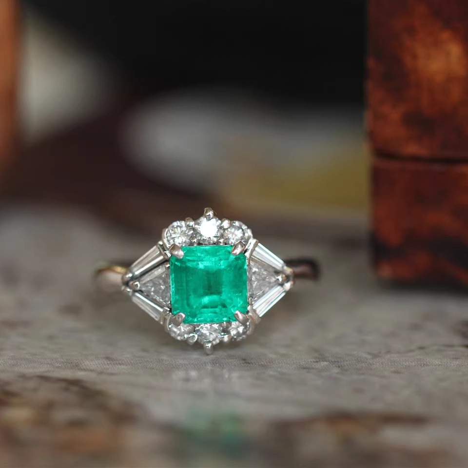 翎舞珠宝祖母绿VVG铂金钻戒