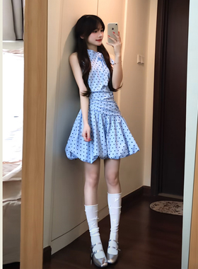 海边度假风蓝色波点挂脖连衣裙女夏季小个子气质收腰显瘦花苞裙