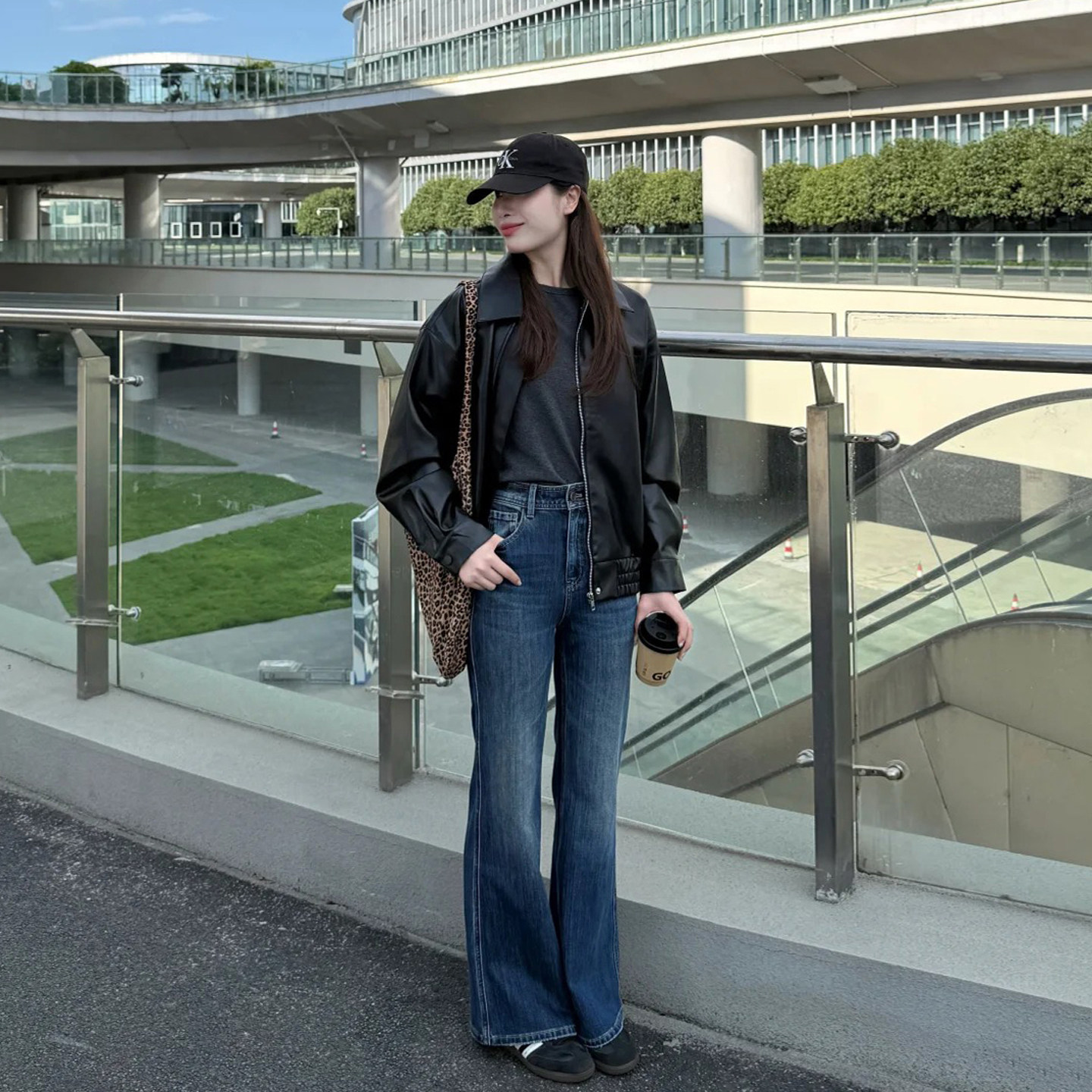 复古黑色翻领廓形皮衣外套女春秋季新款小个子机车宽松韩版夹克