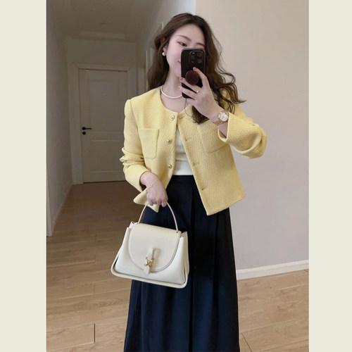 黄色减龄洋气小香风外套