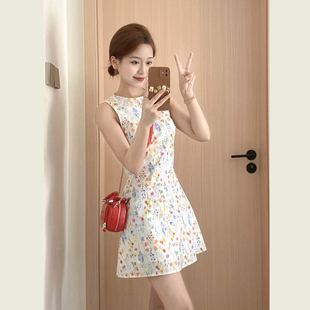 度假风碎花圆领无袖连衣裙女夏季甜美收腰显瘦设计感A字短款裙子