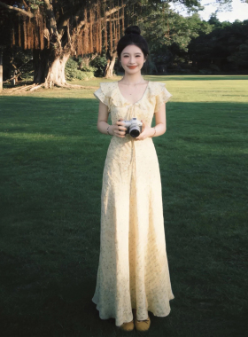 温柔风黄色碎花V领系带连衣裙女夏季度假风收腰显瘦荷叶边长裙