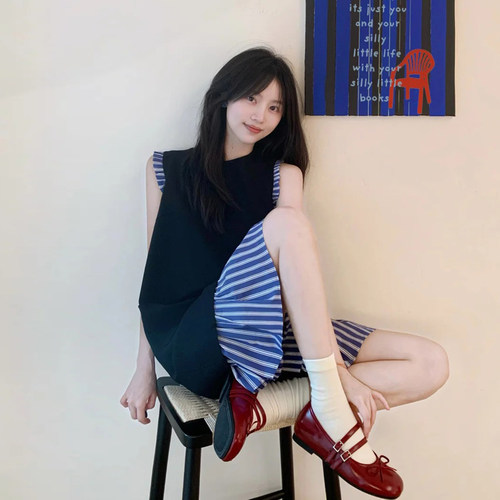 黑色拼接条纹假两件无袖连衣裙