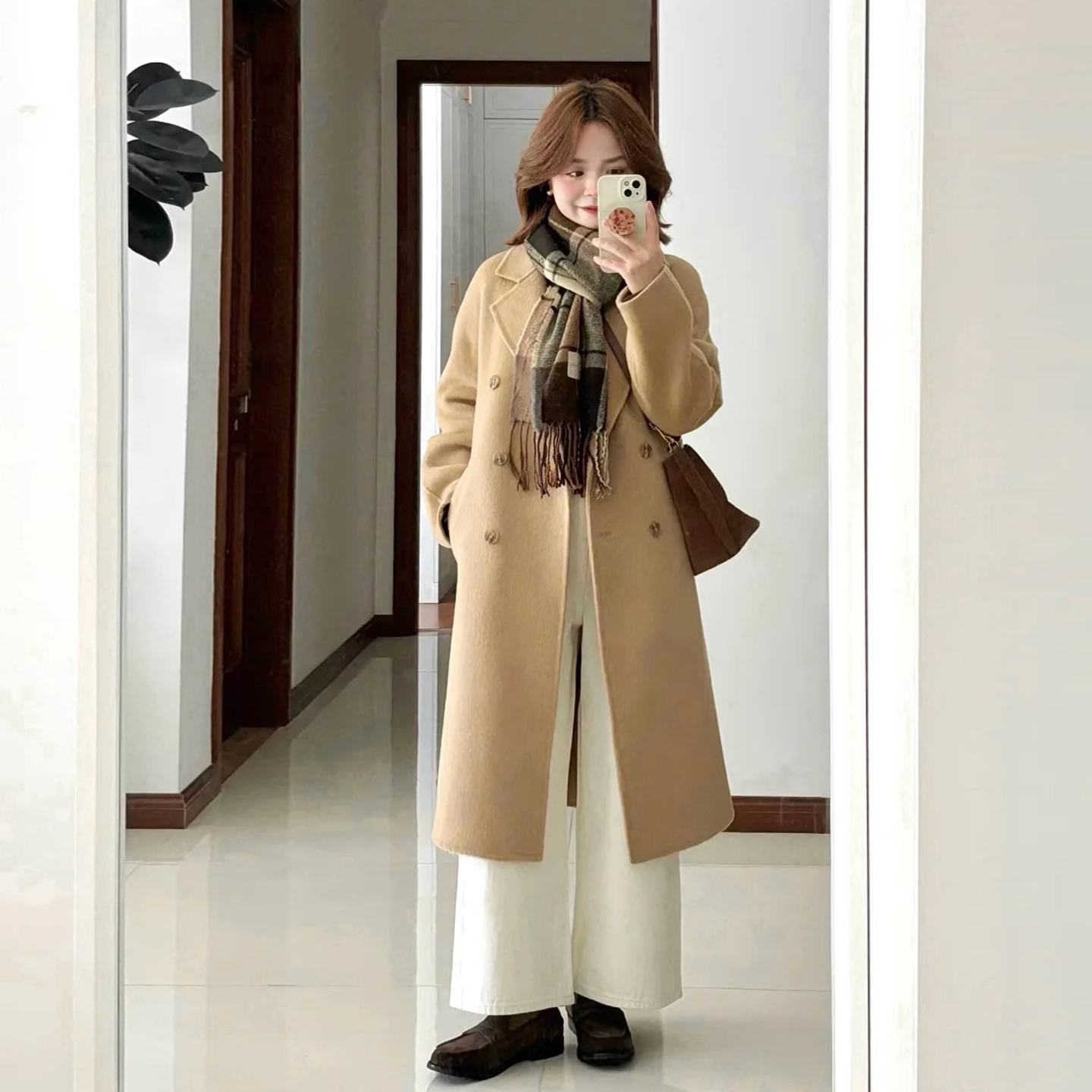 驼色翻领双排扣毛呢外套