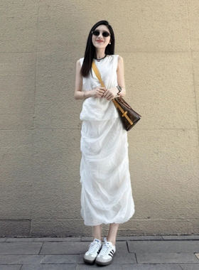 法式温柔系套装女夏季设计感褶皱无袖上衣空气感直筒半身裙两件套