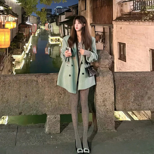 韩系绿色双排扣减龄呢子外套女秋冬季慵懒风宽松休闲毛呢西装大衣