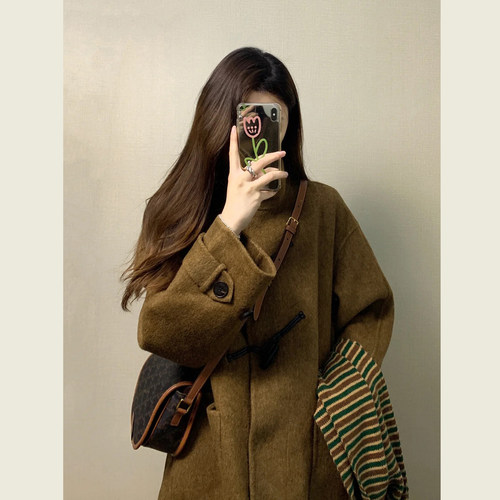 复古驼色立领牛角扣毛呢外套