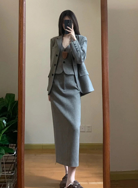 老钱风通勤毛呢套装女春秋季灰色外套内搭马甲高腰半身裙三件套