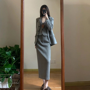 老钱风通勤毛呢套装女春秋季灰色外套内搭马甲高腰半身裙三件套