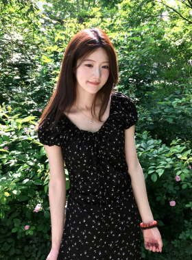 法式赫本风黑色V领碎花连衣裙女夏季韩系泡泡袖气质收腰显瘦长裙
