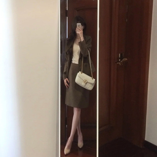 通勤职业卡其色毛呢套装女秋冬气质显瘦短款外套高腰半身裙两件套
