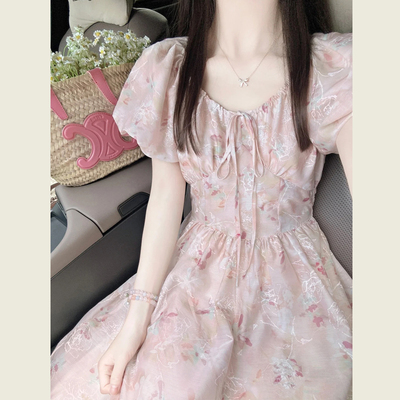 法式粉色碎花泡泡袖连衣裙