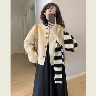 高级感浅黄色短款呢子大衣女秋冬新款韩系复古小个子圆领毛呢外套