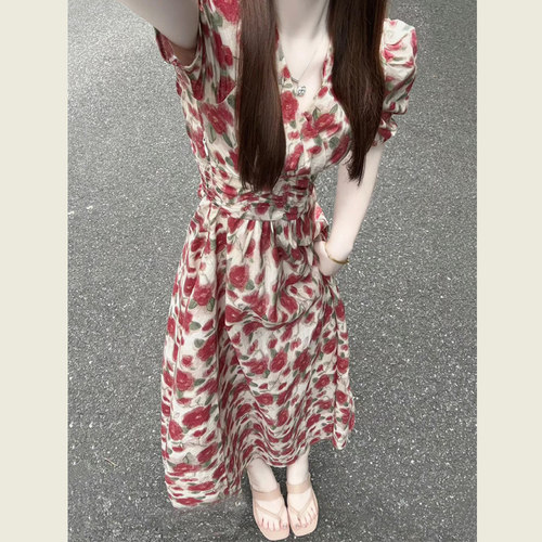 法式茶歇红色v领碎花连衣裙