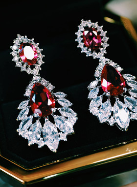 红色耳环轻奢高级感新娘晚礼服敬酒服超闪水滴气质锆石耳坠复古女