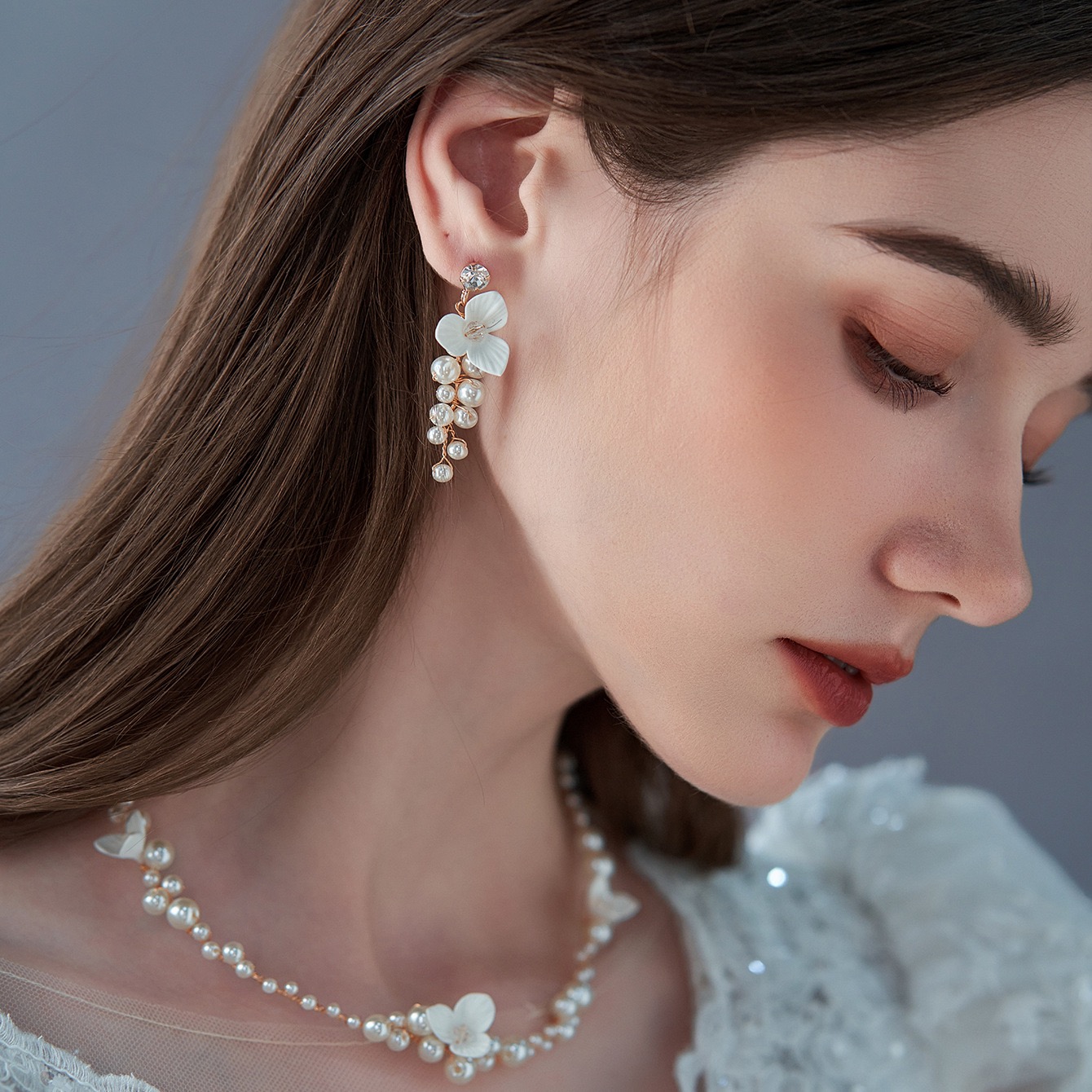 高级感法式森系新娘户外草地婚礼项链复古手工珍珠花瓣锁骨链仙女