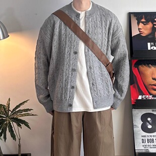 WHICHONE复古麻花肌理针织开衫男秋冬宽松休闲百搭纽扣毛衣外套