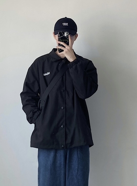 WHICHONE 日系秋街头黑色基础字母印花翻领工装休闲宽松夹克外套