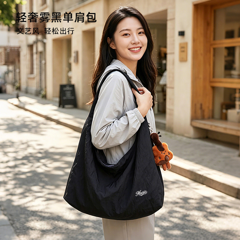 雾黑大容量轻便通勤托特包