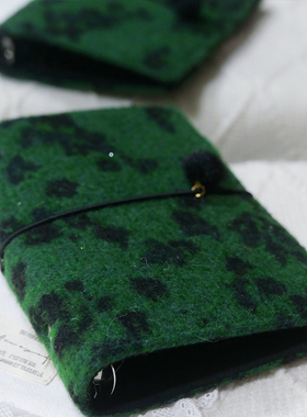 躲在耳里|限量毛呢活页|复古绿色暗纹花纹精致氛围重工手帐本m5a7