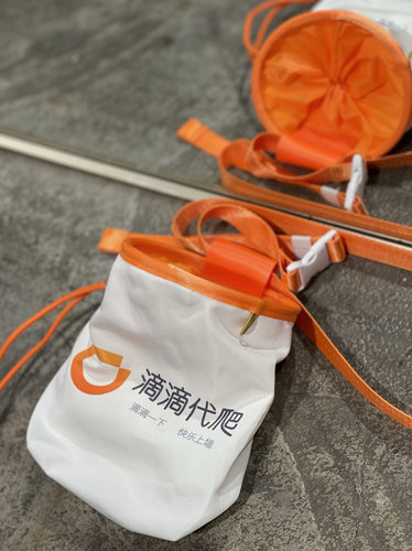 “滴滴代爬” 恶搞原创upfuncle手工攀岩粉袋 滴滴一下马上爬墙