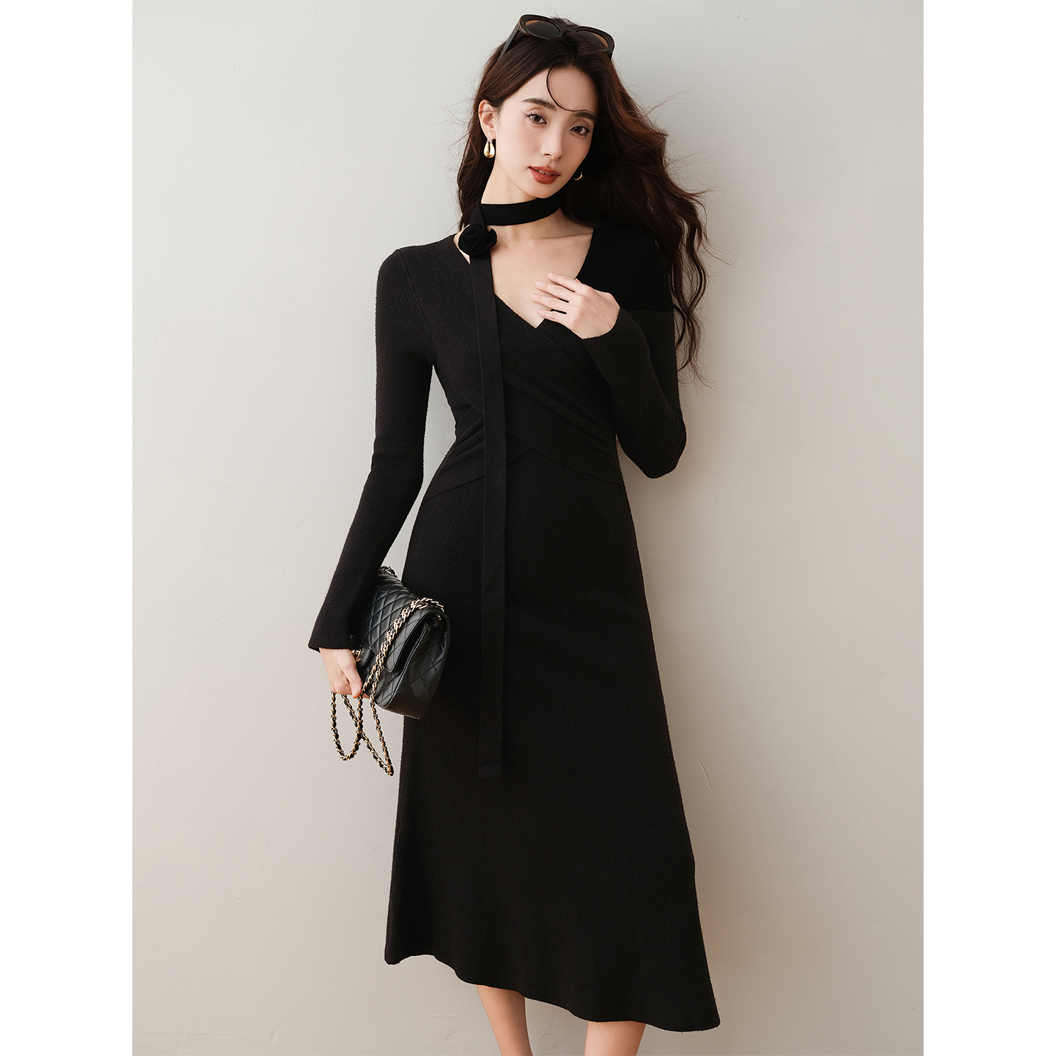 法式纯色交叉V领针织裙挂脖飘带