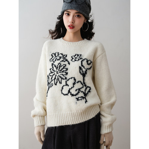 2025慵懒风手绘花朵图案圆领毛衣