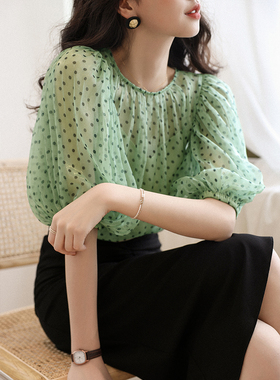 绿色波点雪纺衫（配内搭）+吊带裙