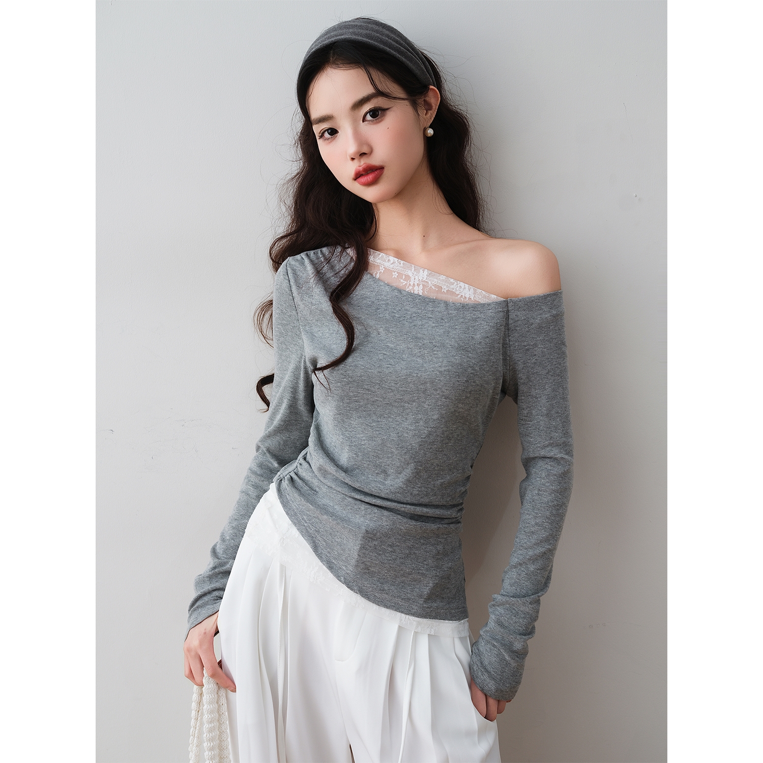 纯欲蕾丝拼接斜肩修身长袖T恤